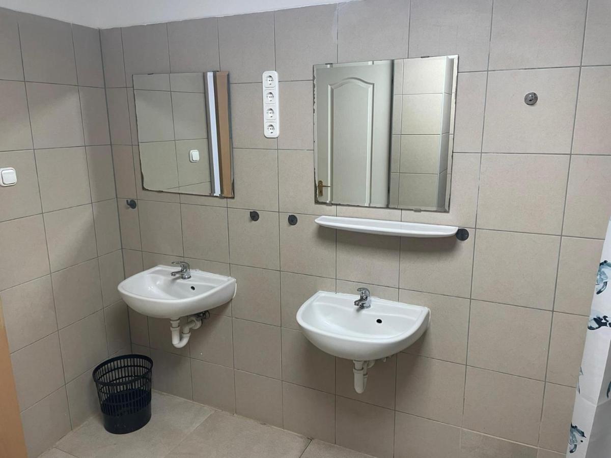 Viola Hostel Budapest Bagian luar foto