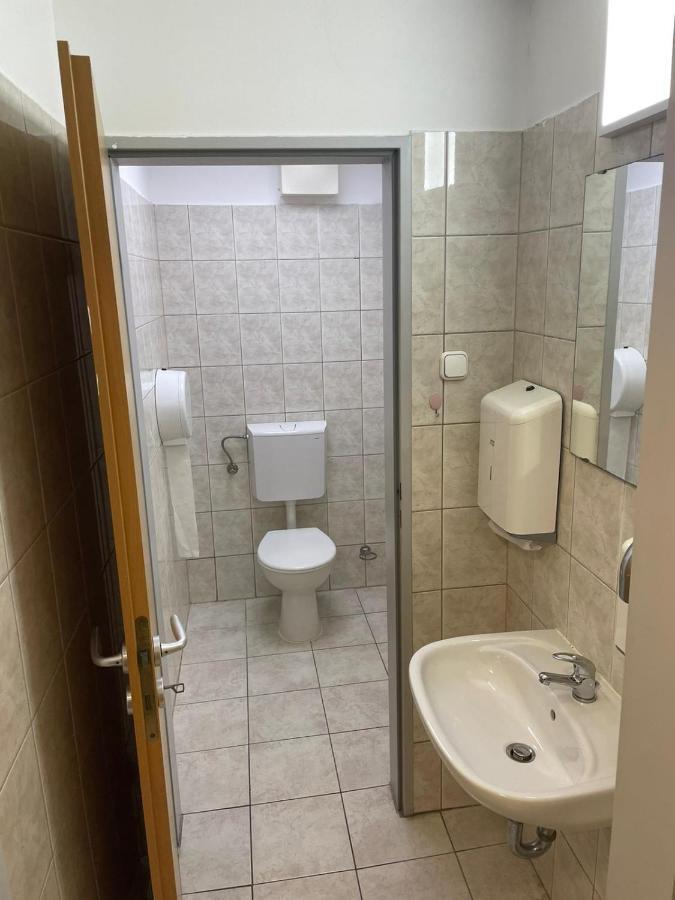 Viola Hostel Budapest Bagian luar foto