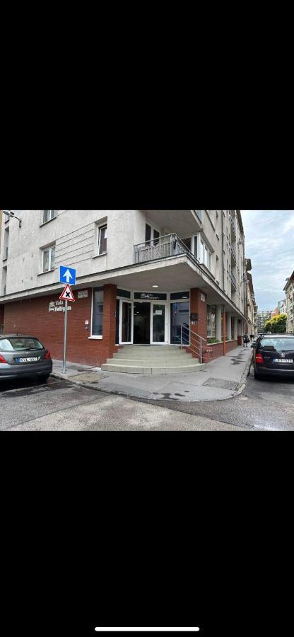 Viola Hostel Budapest Bagian luar foto