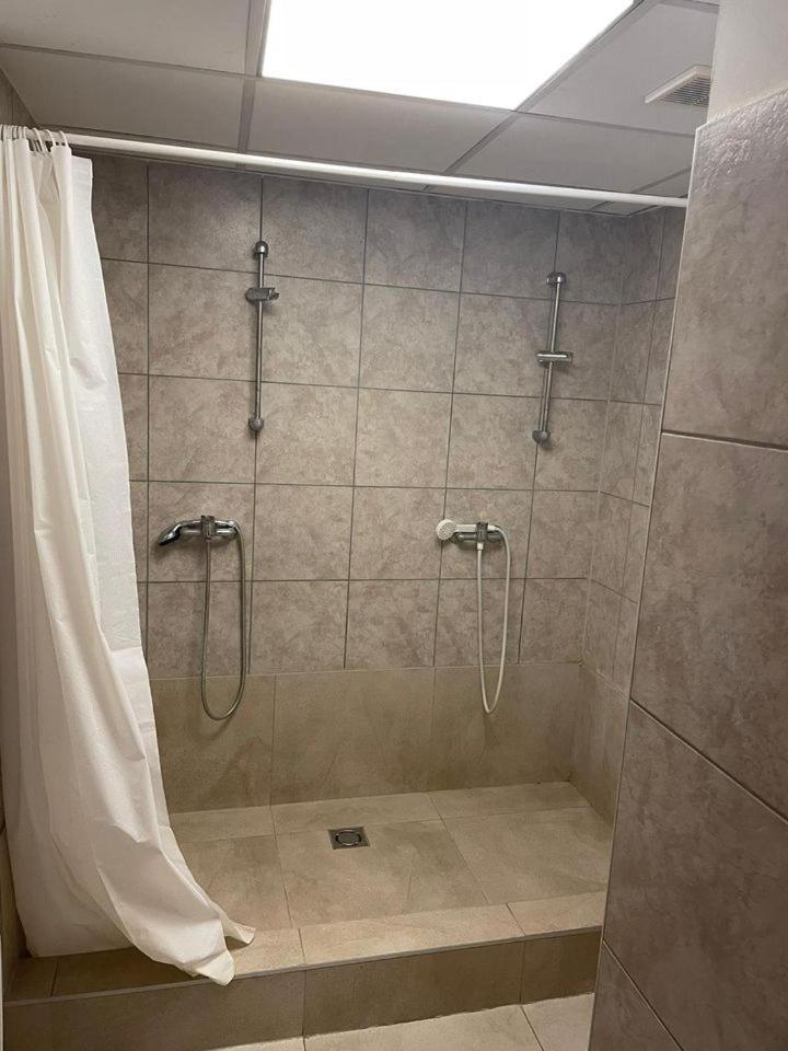 Viola Hostel Budapest Bagian luar foto